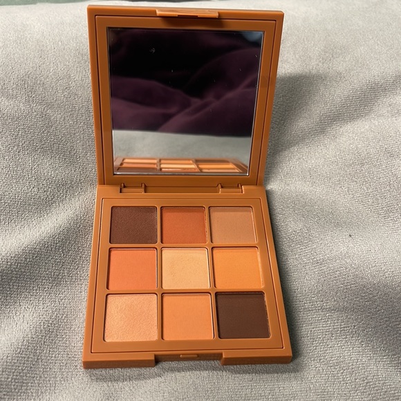 HUDA BEAUTY Other - BNWT HUDA BEAUTY WARM MATTE OBSESSIONS EYESHADOW PALETTE